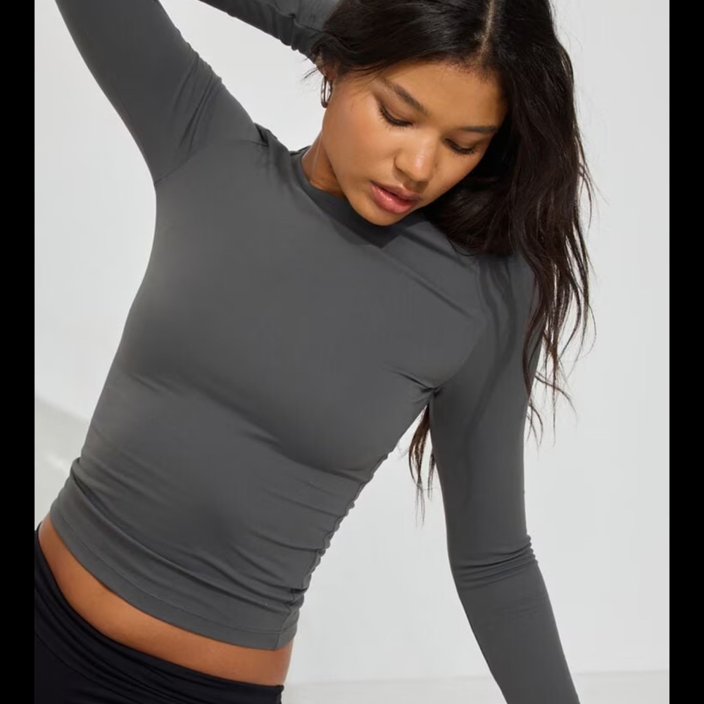 NWT Garage Sleek Crewneck Long Sleeve Basic Layering Top BURNT ASH GREY - Picture 3 of 5